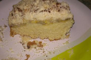 Cuca de banana com farofa