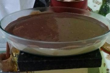 Mousse de maracujá com cobertura de chocolate