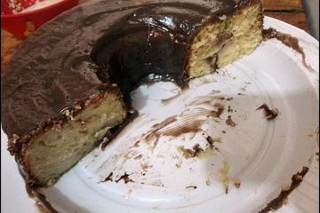 Bolo de Banana com cobertura de Brigadeiro
