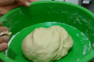 Brioche de queijo e presunto