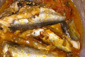 Sardinha fresca na panela de pressão