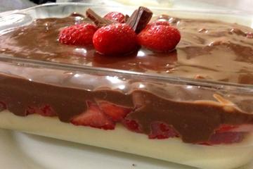 Doce sedução morango e chocolate meio amargo
