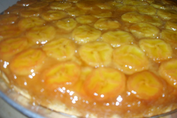 Torta de banana caramelizada