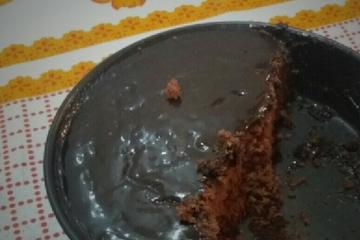 Bolo de chocolate com creme de café com chocolate