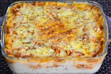 Lasanha de frango com queijo e massa caseira fácil de fazer