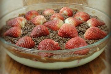 Pavê de morango com creme de chocolate