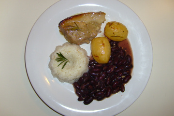 Pernil assado com batatas
