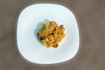 Filé de frango com molho de damasco, mel, maçã e mostarda