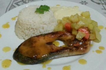 Salmão ao molho de maracujá