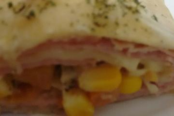 Rocambole  de massa de pastel