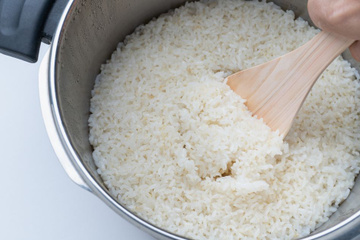 Arroz na panela de pressão em 5 minutos