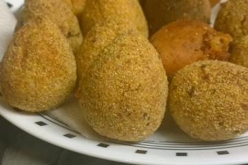 Coxinha com massa de farinha e batata