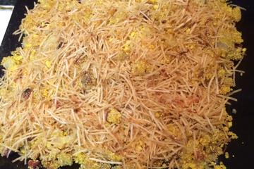 Farofa de banana da terra com batata palha