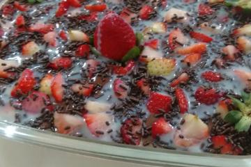 Sobremesa chococreme com morango