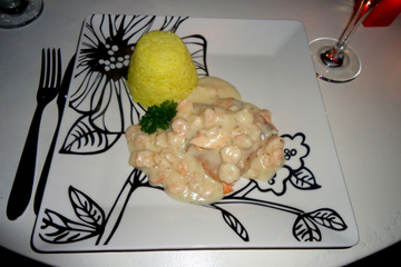 Salmão ao molho branco de camarão