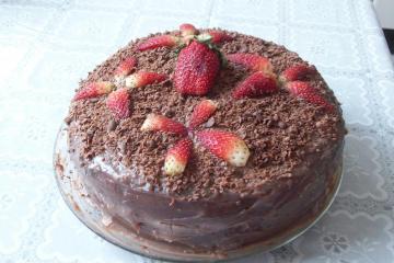 Bolo de chocolate com morango