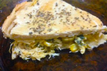 Torta de Frango com Requeijão