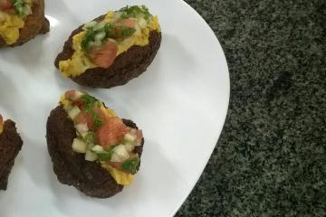 Panqueca com recheio de carne moída e mussarela