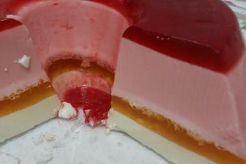 Pudim de gelatina de morango
