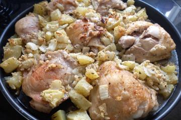 Coxa e sobre coxa de frango assada da Ana