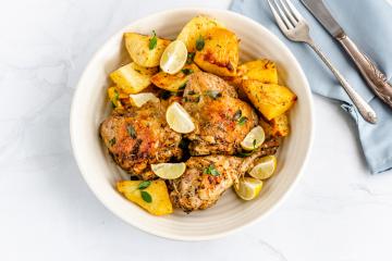 Sobrecoxas de frango com Creme de cebola e orégano