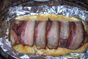 Rocambole de carne moída com queijo e presunto