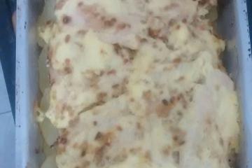 Filé de frango com creme de cebola