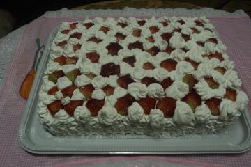 Bolo de merengue de morango