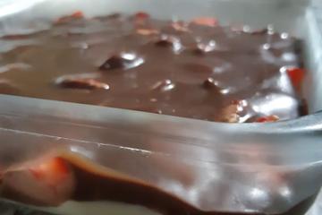 Doce sedução morango e chocolate meio amargo