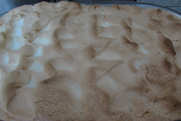 Torta de banana com creme e suspiro do Marcelo