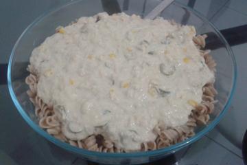 Macarrão com atum ao molho branco