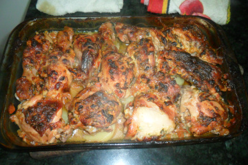 Frango assado com batata da Jujufe