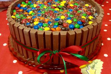 Receita de Bolo de aniversário com kit kat, enviada por fernanda