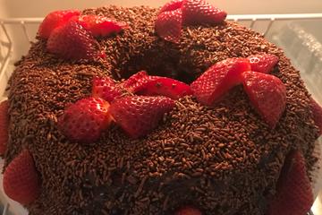 Bolo de chocolate com morango