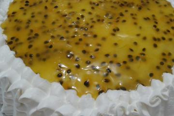Bolo de maracujá trufado