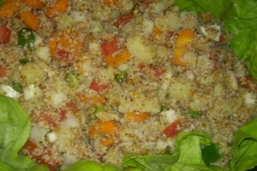Salada de triguilho (trigo para quibe) e legumes