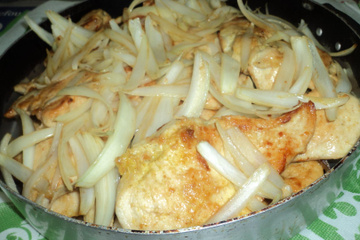 Filé de frango acebolado