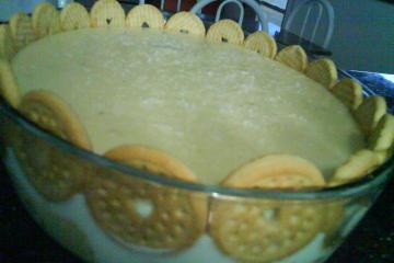 Torta de biscoitos com abacaxi