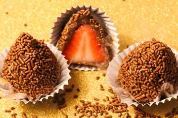 Bombom de brigadeiro com morango