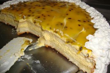 Bolo delicioso de mousse de maracujá