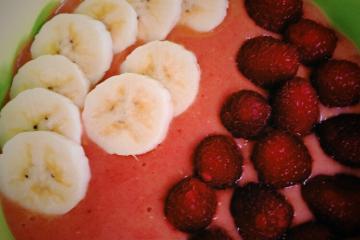 Pink smoothie bowl