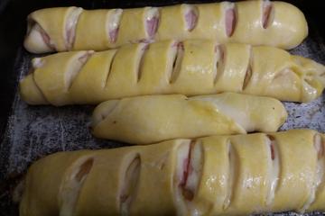 Pão recheado com presunto e queijo