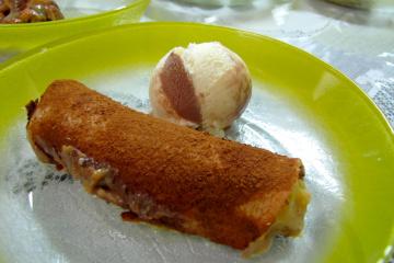Nana Roll hot roll de banana com canela e doce de leite. – Foto