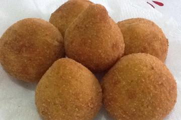 Coxinha de massa cozida