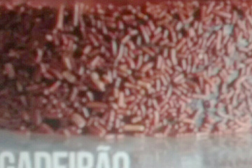 Bolo de chocolate recheado de chocolate com coco