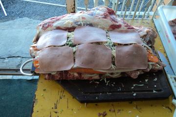 Costela bovina recheada com calabresa e bacon #bacon #churrasco #denis