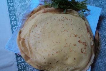 Massa básica de panqueca com queijo parmesão