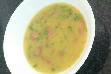 Sopa de alho poró com batata baroa