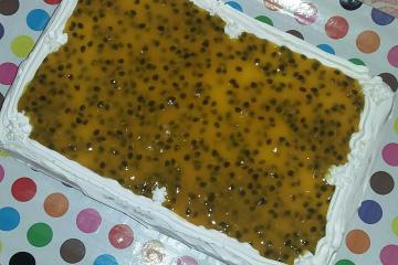 Bolo delicioso de mousse de maracujá