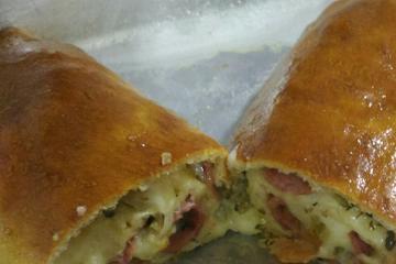 Pão recheado de frios